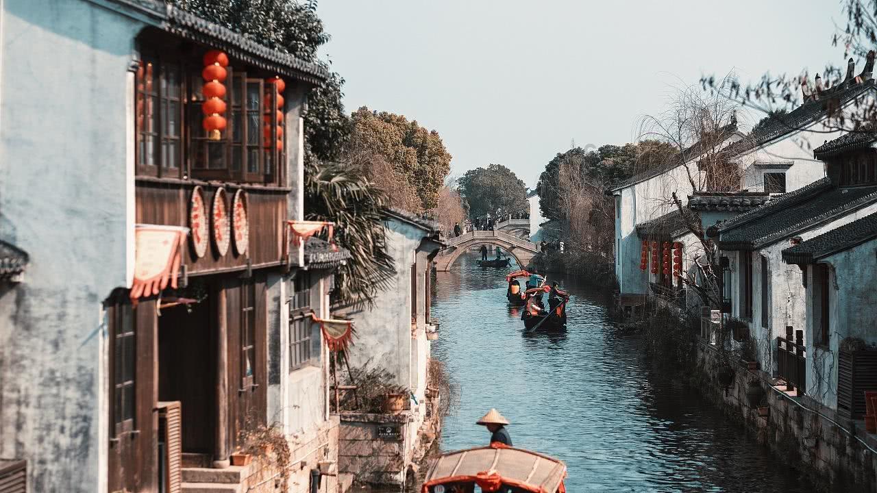 救援秀气的男孩